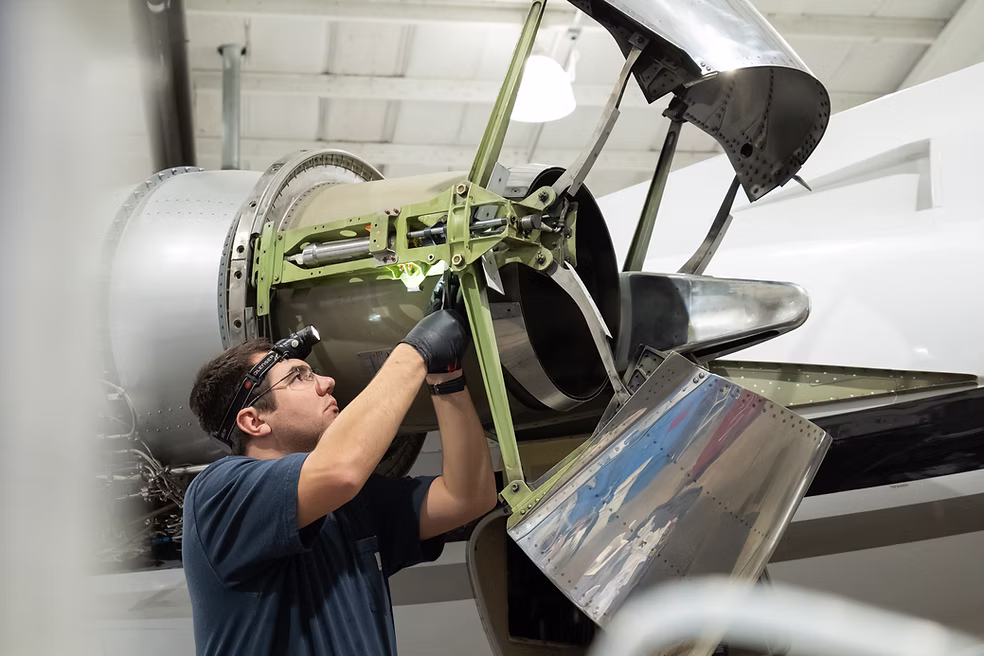 Aircraft maintenance hangar at Michigan Aviation KPTK Oakland County Airport